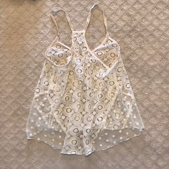 Adorable Crochet/Lace Tank Top - Picture 2 of 3